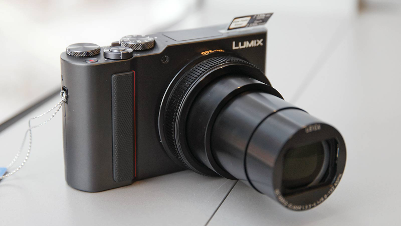 Illustration for article titled Panasonic's ZS200 Puts a Really Big Zoom in a Little Camera